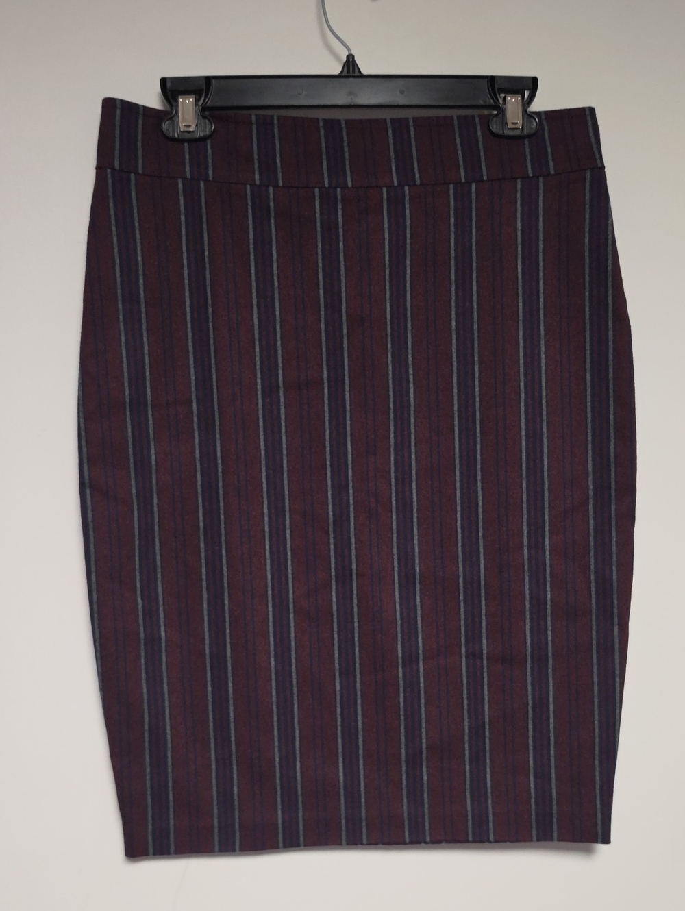 Avenue Montaigne Women's Burgundy Pinstripe Pencil Skirt Size 4